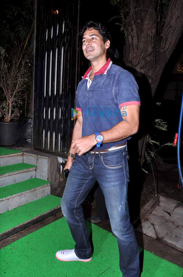 chunky pandey nandita mahtani and dino snapped in bandra 4