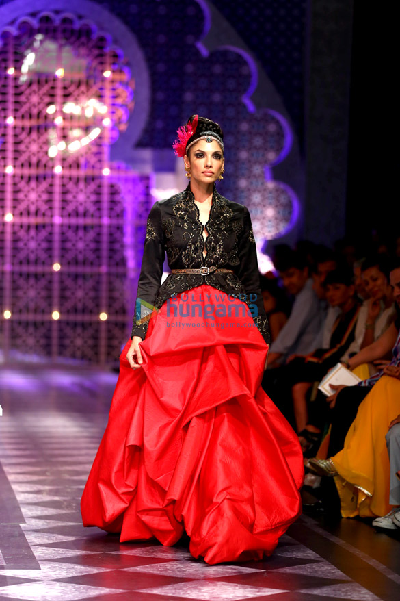 anil kapoor walks for raghavendra rathore at india bridal fashion week 2013 5