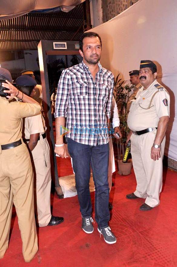 adnan zayed and others at sharad pawars iftaar party 11