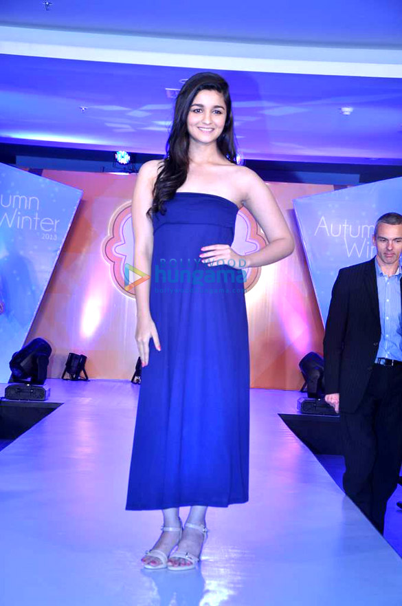 alia bhatt at the launch of batas new collection 3