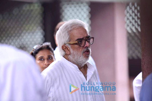 celebs at the funeral of anita rajs father 8