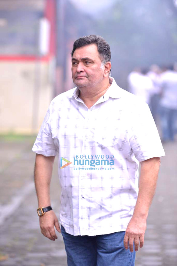 celebs at the funeral of anita rajs father 9