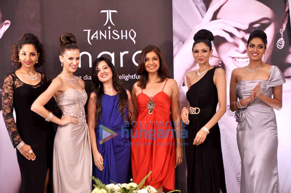 celebs at tanishq inara fashion show 2