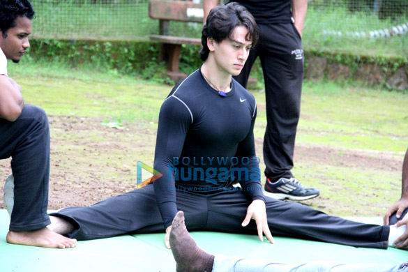 tiger shroff performs daredevil stunts 2