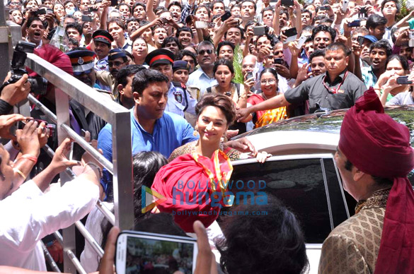 madhuri dixit launches p n gadgil jewellers store 10