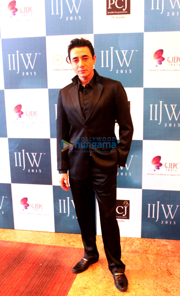 mantra walks the ramp for beti at iijw 2013 5
