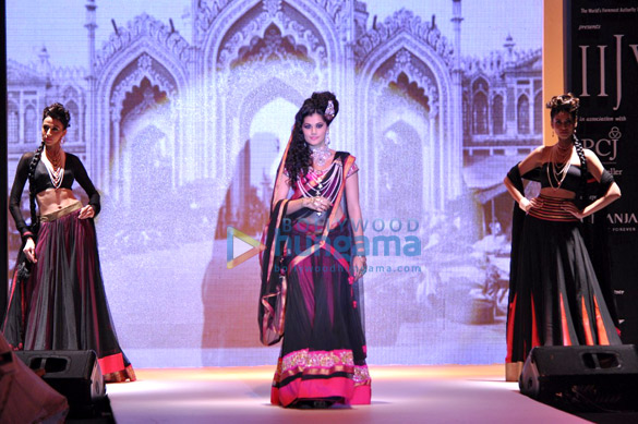 rana kajal tapsee walk the ramp for moni agarwal at iijw 2013 4