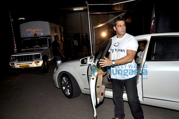 salman khan snapped during photoshoot at mehboob studios 2