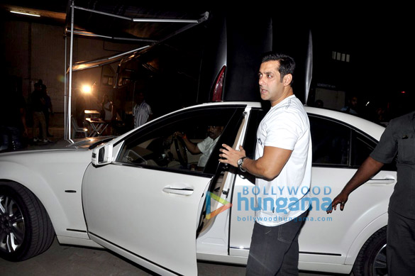 salman khan snapped during photoshoot at mehboob studios 4