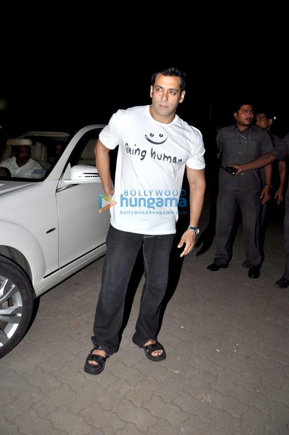 salman khan snapped during photoshoot at mehboob studios 6