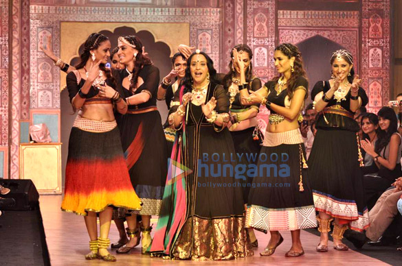 kangna vidyut walk the ramp for birdhichand ghanshyamdas at iijw 2013 6