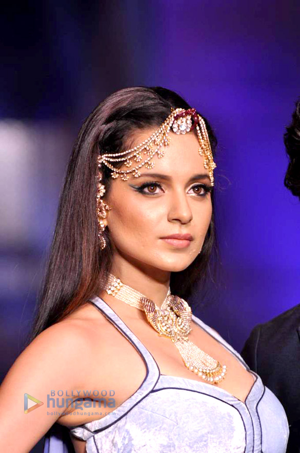 kangna vidyut walk the ramp for birdhichand ghanshyamdas at iijw 2013 12