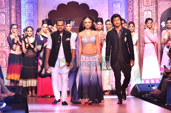 kangna vidyut walk the ramp for birdhichand ghanshyamdas at iijw 2013 3