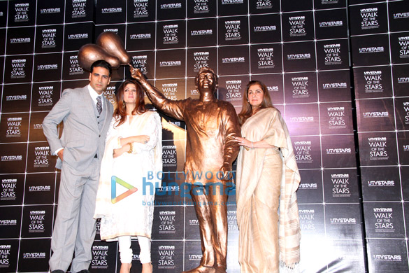 launch of rajesh khannas statue for utv stars walk of the stars 3