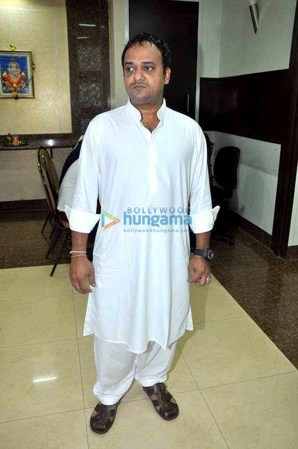 varun prabhu dheva at the prayer meet of sajid wajids father 20