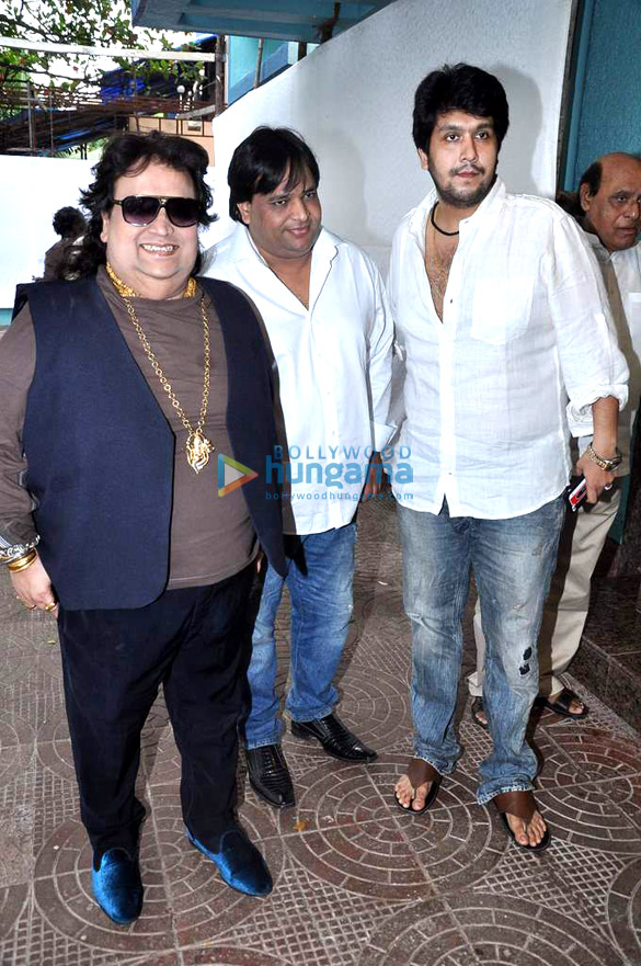 varun prabhu dheva at the prayer meet of sajid wajids father 22