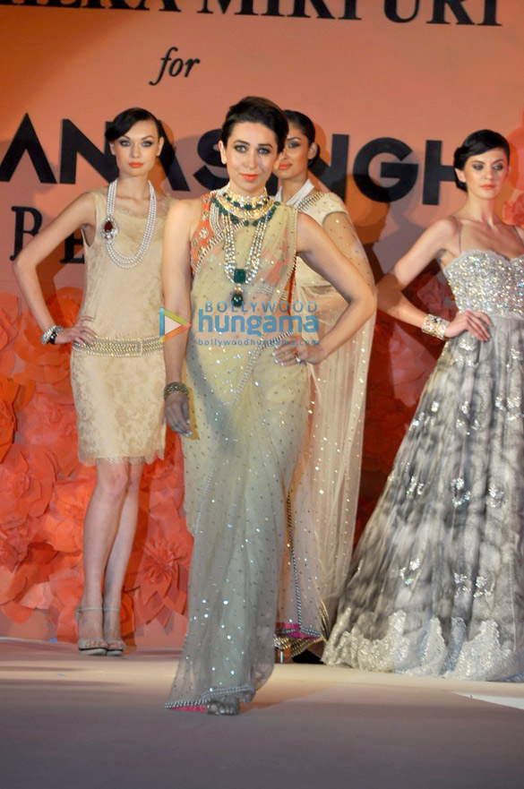karisma walks for ghanasingh maheka mirpuris collection launch 4