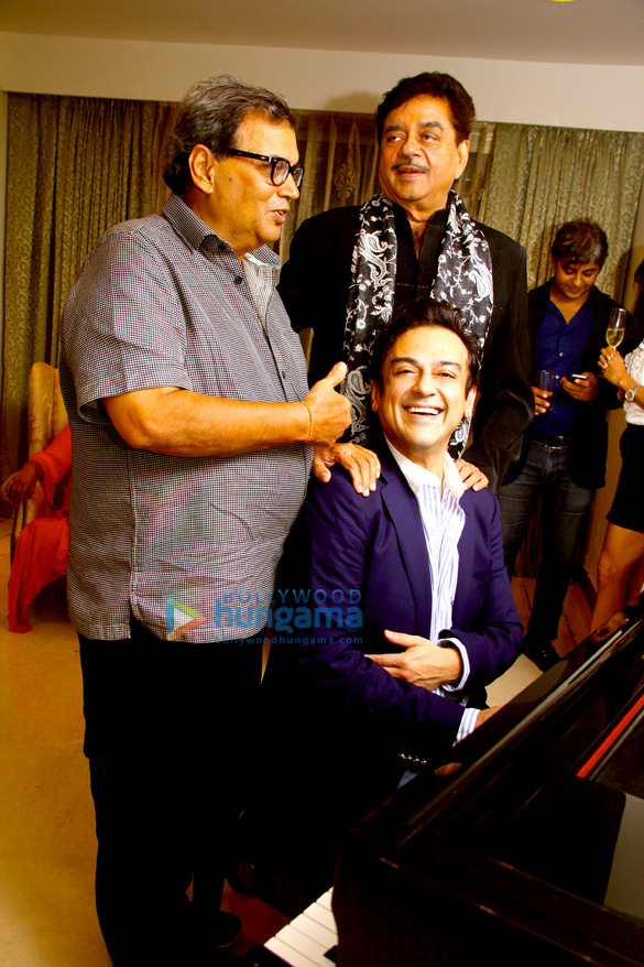adnan sami hosted a special dinner at his residence 3