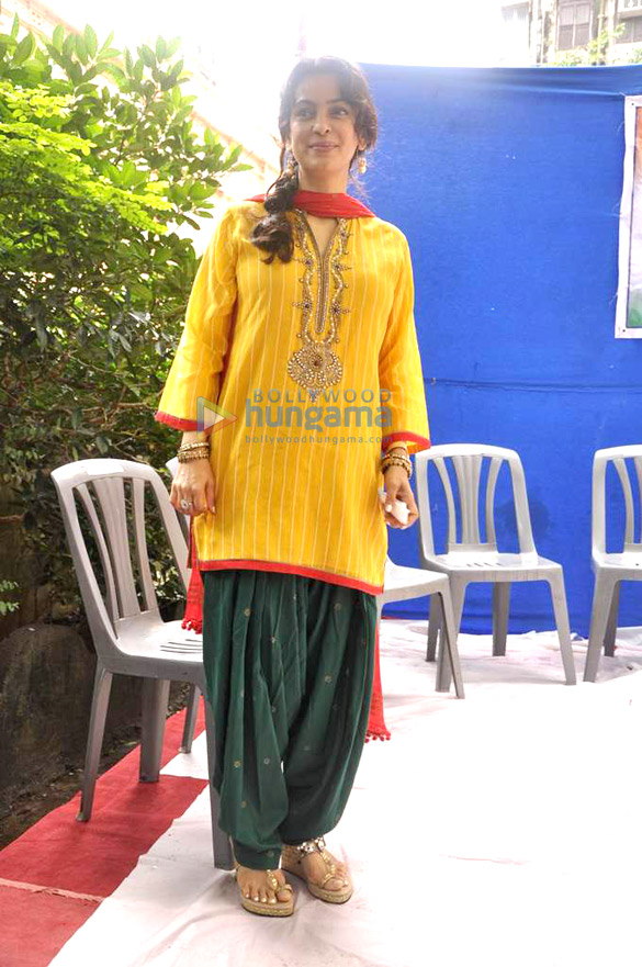 juhi chawla at independence days flag hosting ceremony 4