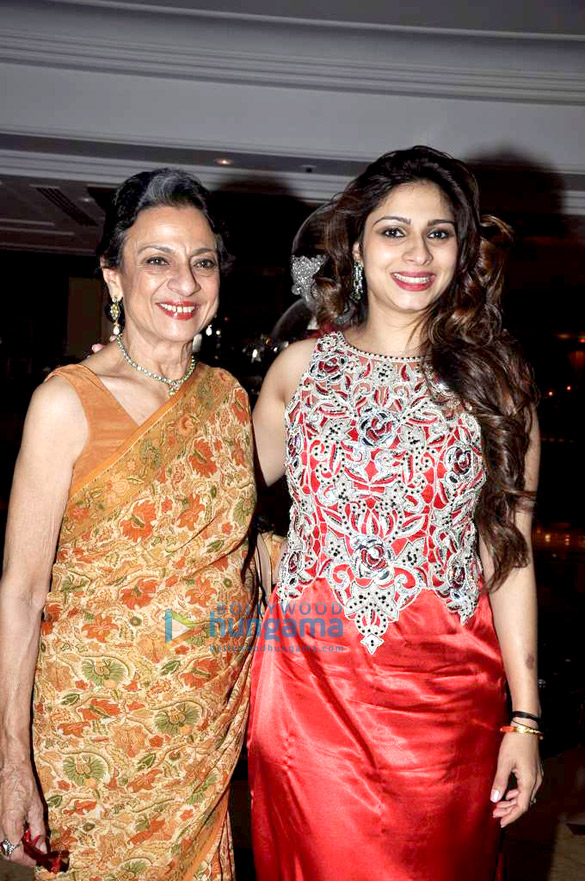 kajol hema juhi at the premiere of tanishas play 4