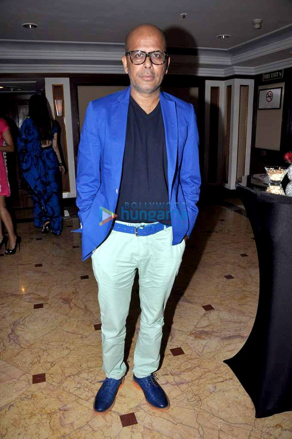 kajol hema juhi at the premiere of tanishas play 12
