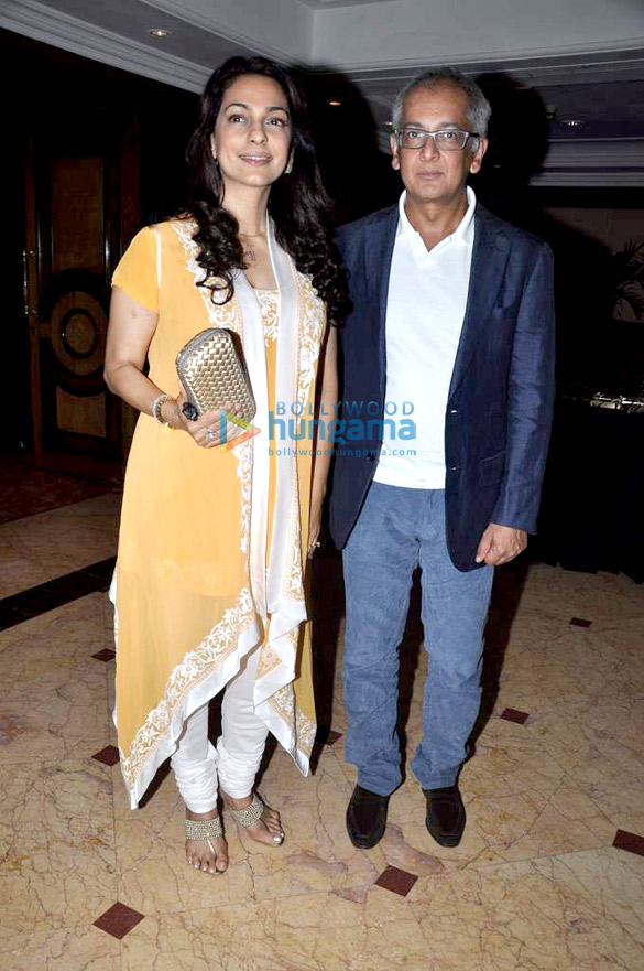 kajol hema juhi at the premiere of tanishas play 17