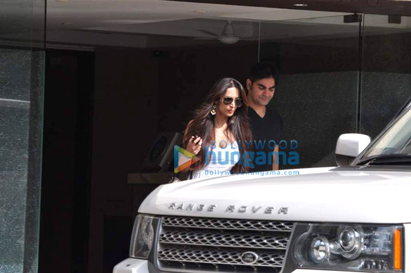 salman snapped with family post raksha bandhan 4