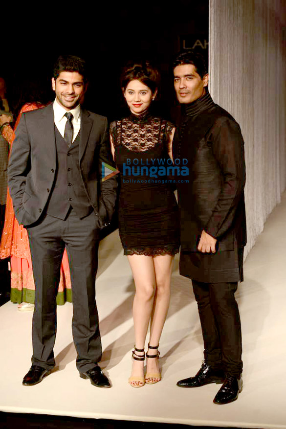 celebs walk for manish malhotras show at lfw 2013 8