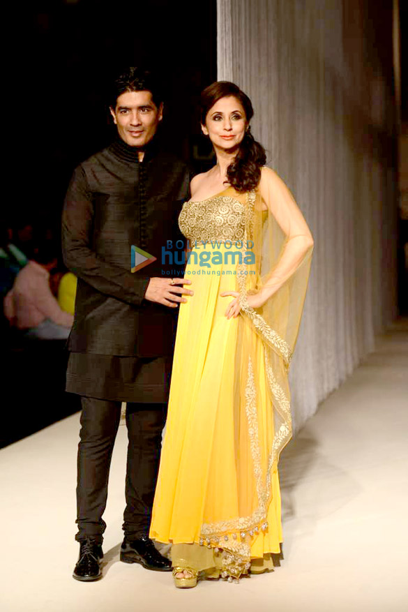 celebs walk for manish malhotras show at lfw 2013 10