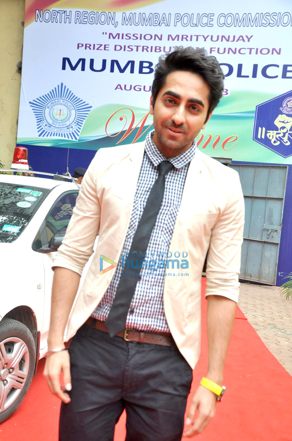 celebs grace the mumbai police mission mrityunjay prize distribution function 5