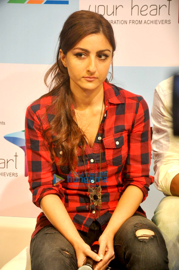 soha ayushmann at classmate press conference 5