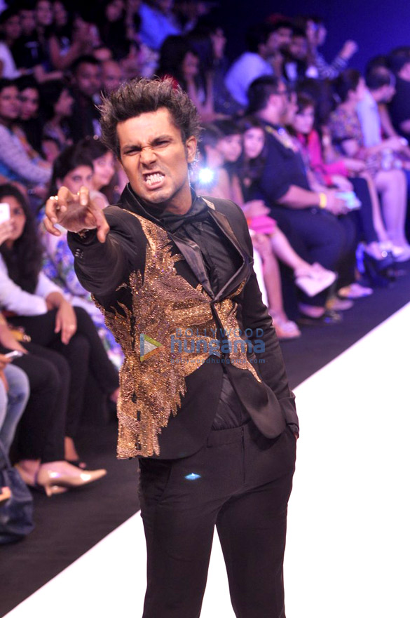 randeep shilpa shamita walk for rajat tangri at lfw 2013 3