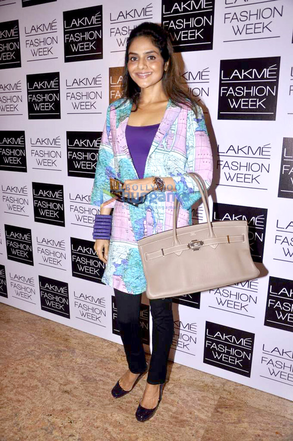 jacqueline kajol walk for shehla khan at lfw 2013 11