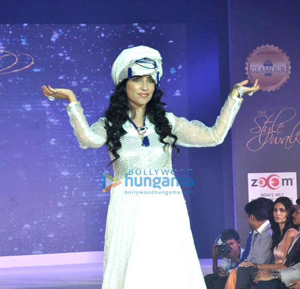 celebs walk the ramp at glamour style walk 2013 9