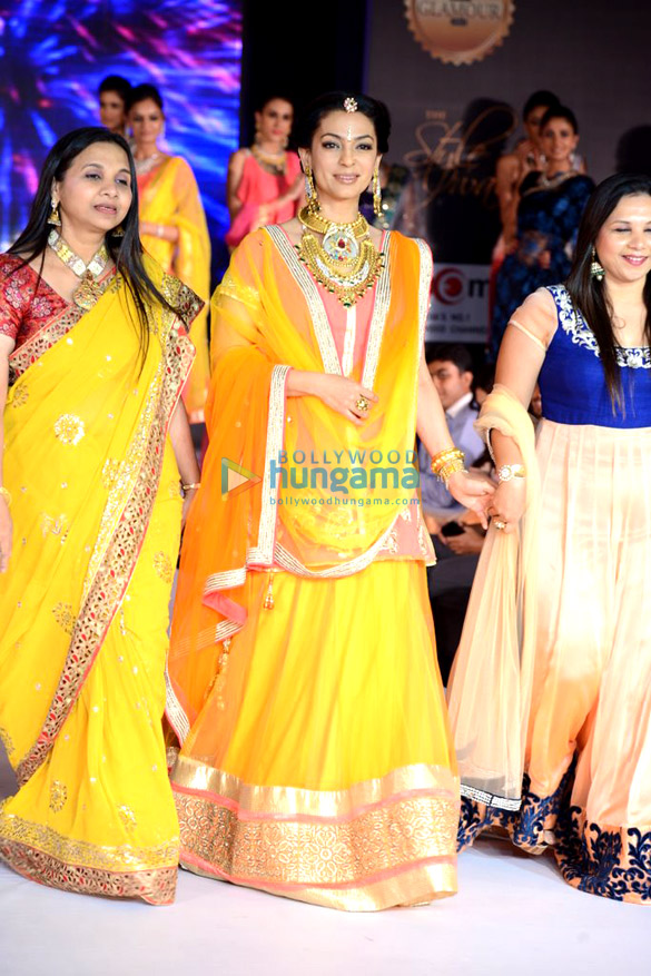 celebs walk the ramp at glamour style walk 2013 13