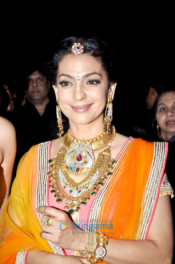 celebs walk the ramp at glamour style walk 2013 17
