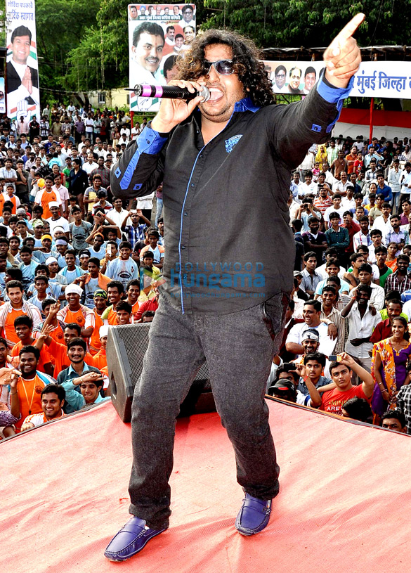 celebs celebrate dahi handi organized by mp sanjay nirupam 12