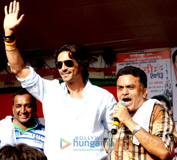 celebs celebrate dahi handi organized by mp sanjay nirupam 15