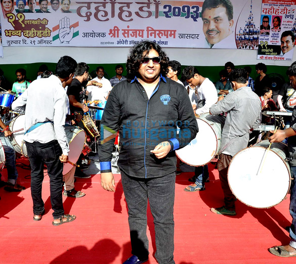 celebs celebrate dahi handi organized by mp sanjay nirupam 16