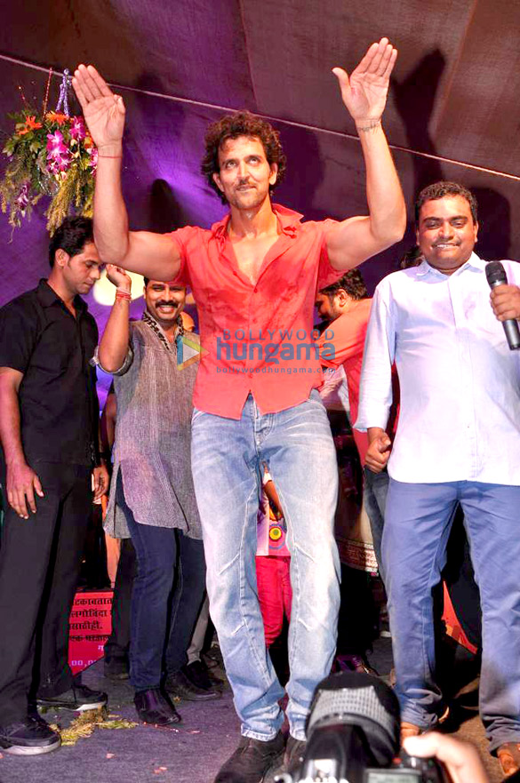 hrithik arjun jacqueline at dahi handi celebration in thane 17