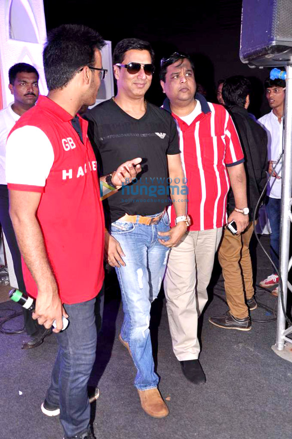 hrithik arjun jacqueline at dahi handi celebration in thane 19