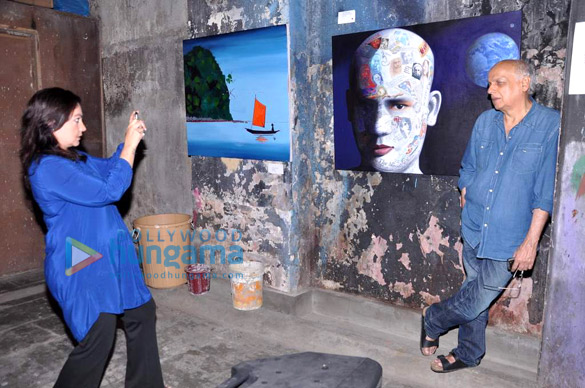 pooja bhatt mahesh bhatt at gaurav yadavs burmese exhibition 4