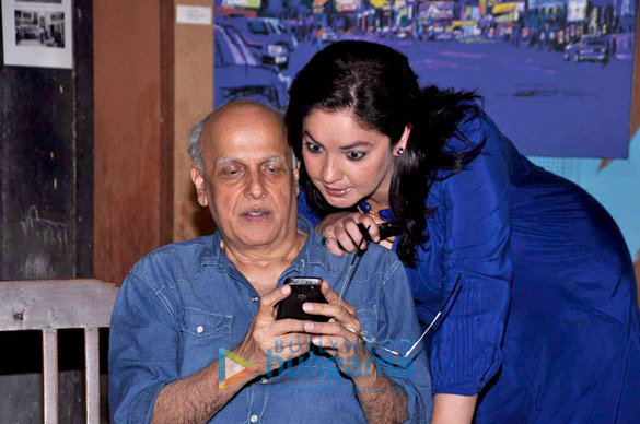pooja bhatt mahesh bhatt at gaurav yadavs burmese exhibition 3