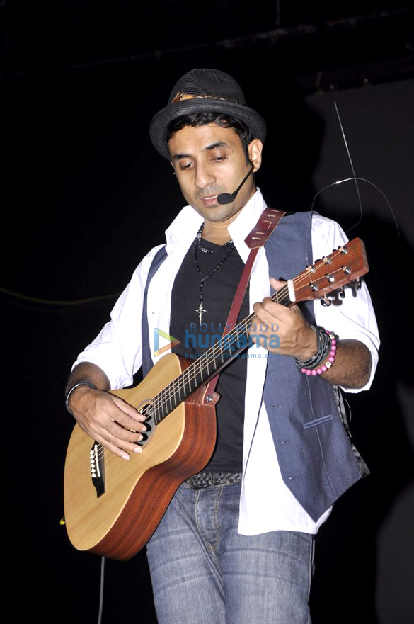 vir das rehearses for the play battle of sexes 4