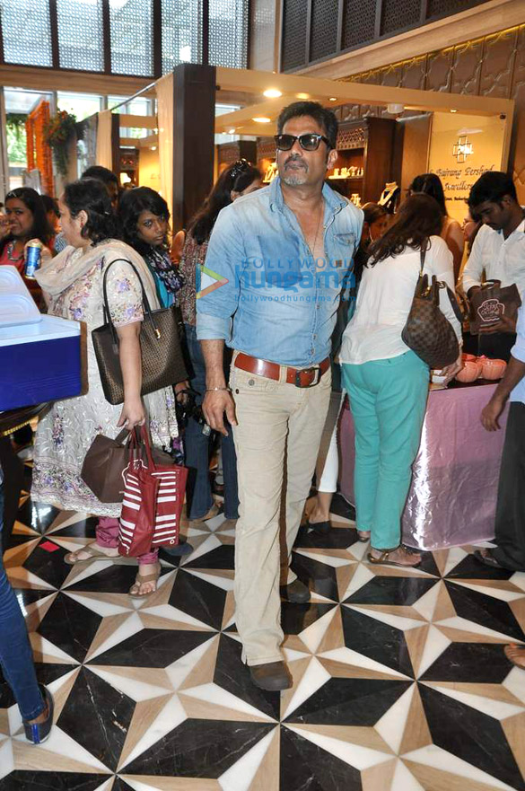 kajol sridevi sophie at araaish exhibition 11