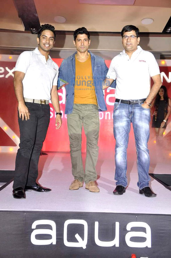 farhan launches intex aqua i7 smartphone 7