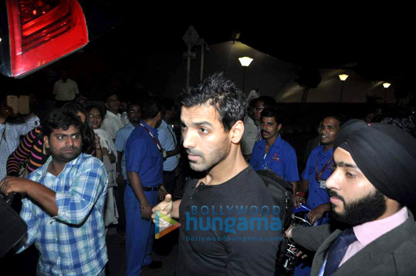 priyanka john abraham leave for saifta awards 5