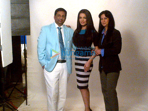 celina jaitly meets dr apoorva shah dr sonal shah in karen millen outfit 2