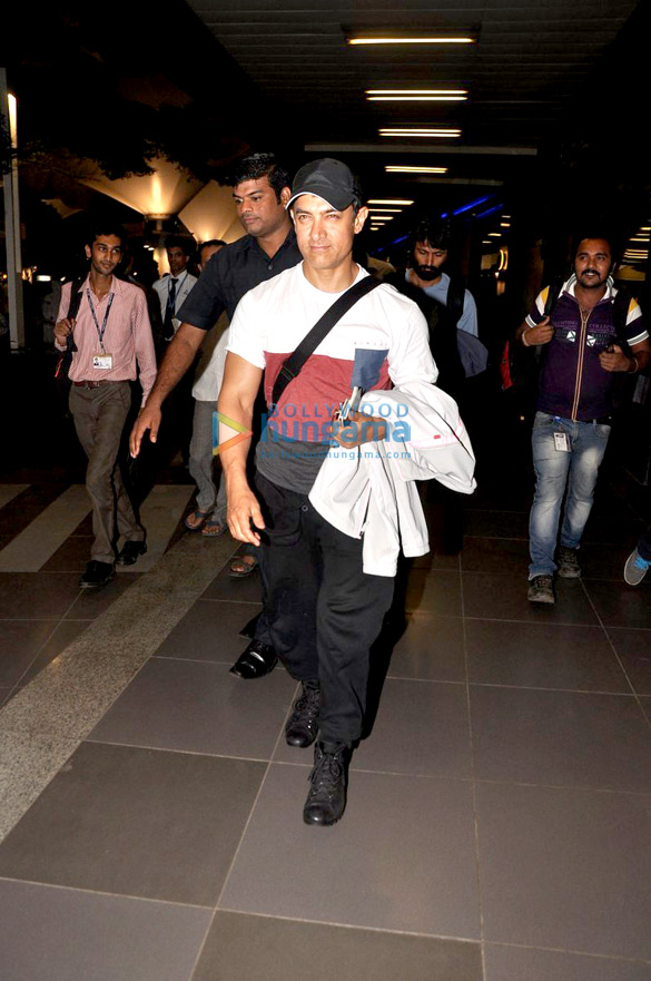 aamir khan returns from sydney 5
