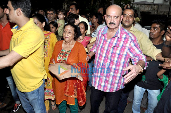 hrithik roshan celebrates ganesh chaturthi 6